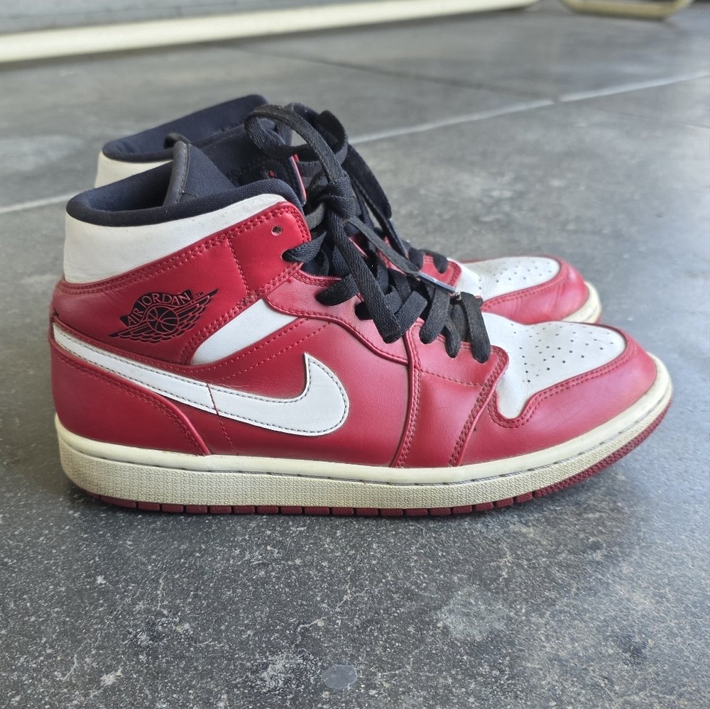 Jordan 1 Mid Chicago Gym Red